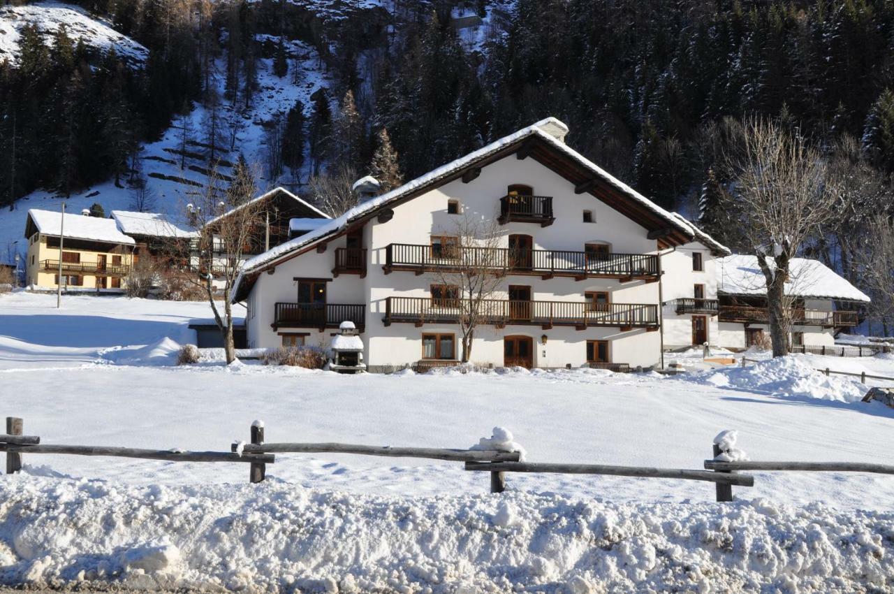 Flora Alpina Apartments-Residenza Verdebjo Gressoney-Saint-Jean Exterior photo